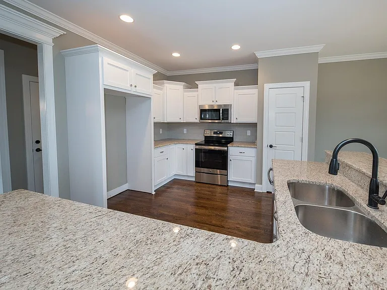 131 Saturday Dr — Photo 2