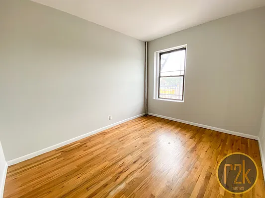 Rented by Realty 2000 Corp | media 10