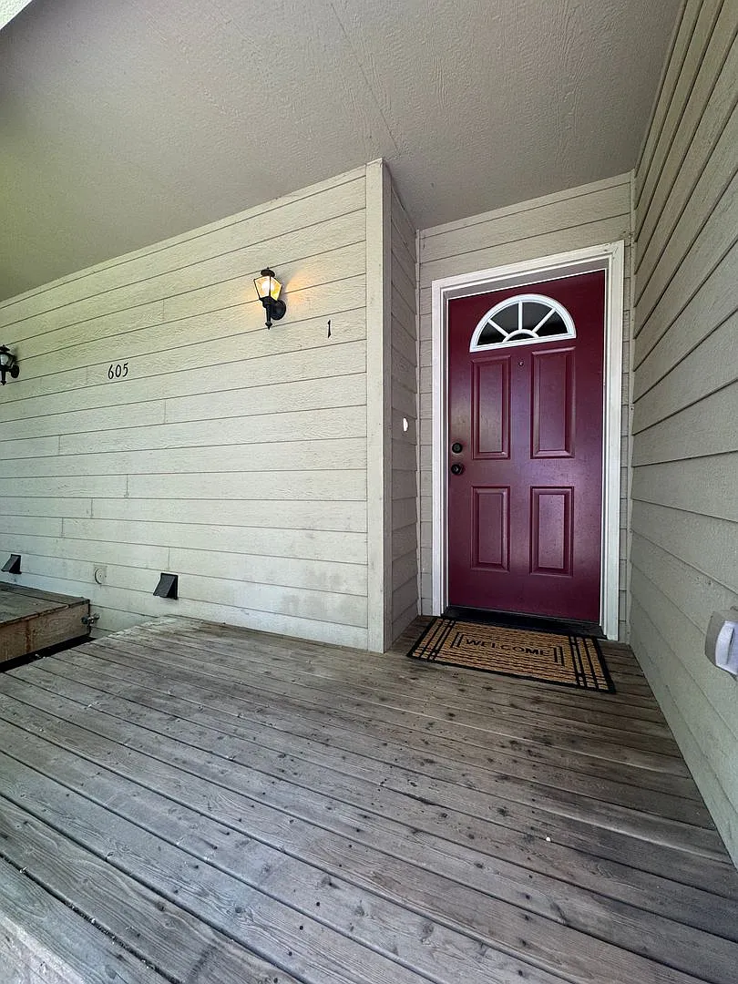 605 S. Tamarack St — Photo 2