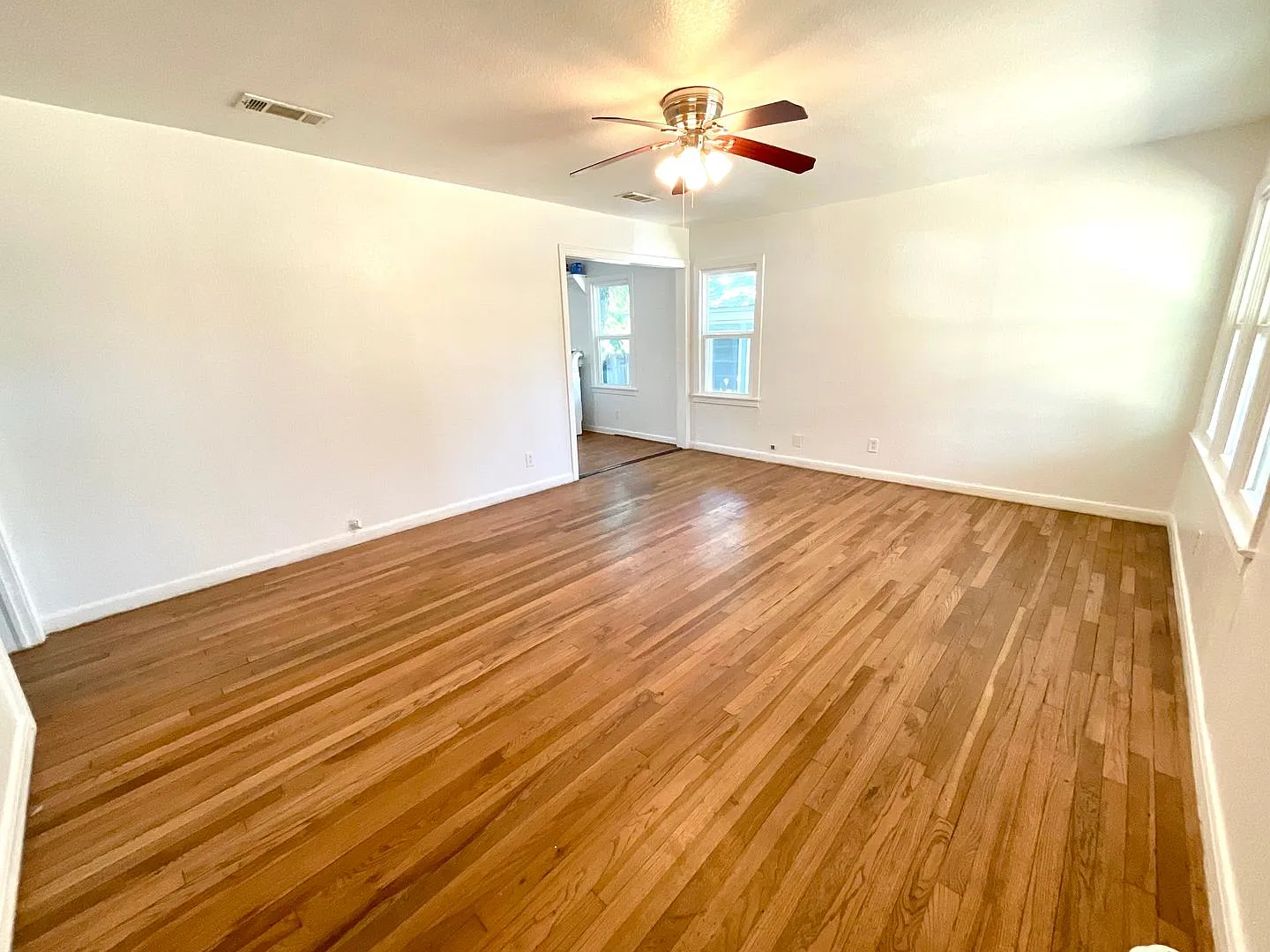 Charming 2 Bedroom House with Detached Garage & Workshop in the Heart of Llano! — Photo 2