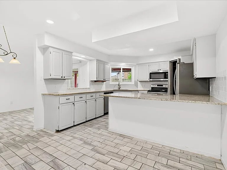5025 Romford Dr — Photo 14