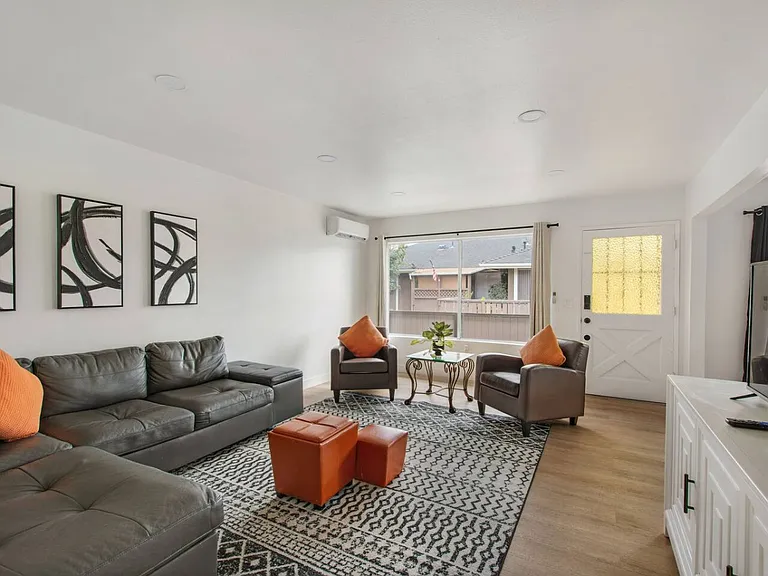 3720 S Marine St #4 — Photo 1