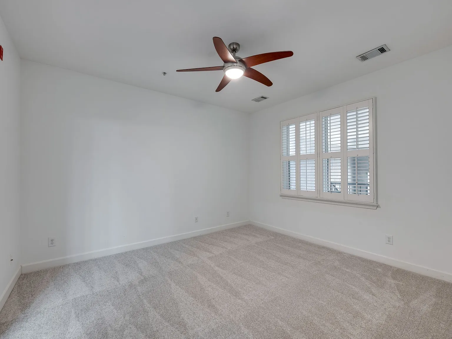 2310 Elliott Avenue #833 - 833 — Photo 4
