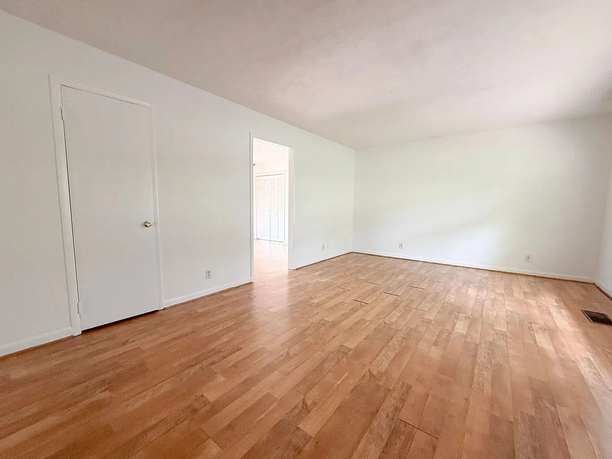 Building Photo - 3366 Dietz Dr