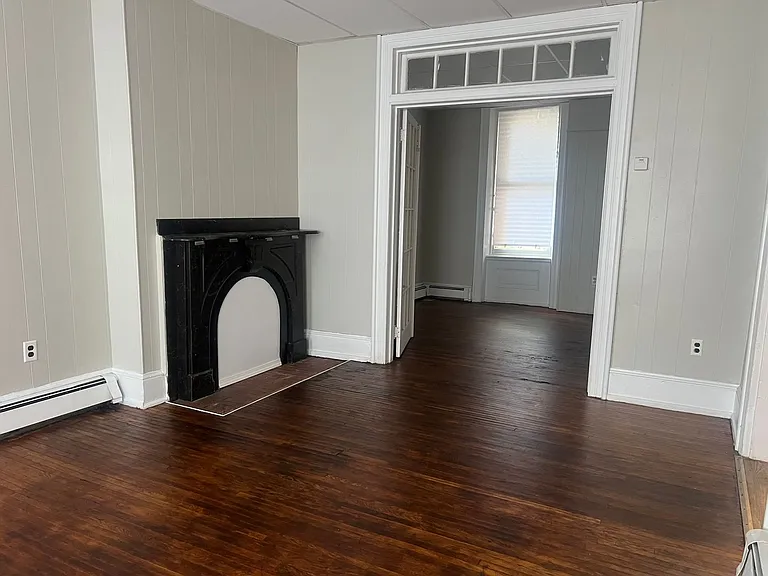 404 E Market St — Photo 8
