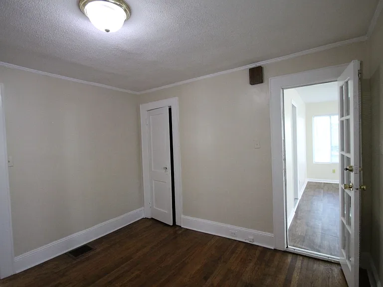 1004 Anderson Rd S — Photo 32