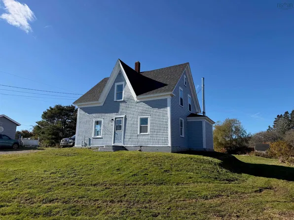 24 Surette Cross Rd, Wedgeport, NS B0W 3P0