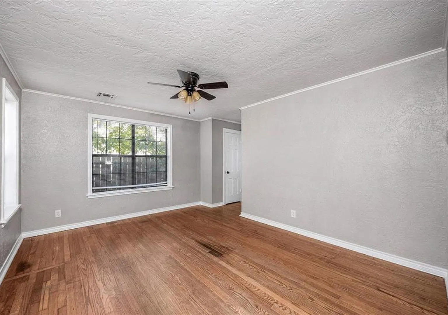 1707 NW Oak Avenue — Photo 4
