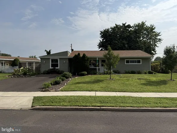 129 Dogwood Dr, Levittown, PA 19055