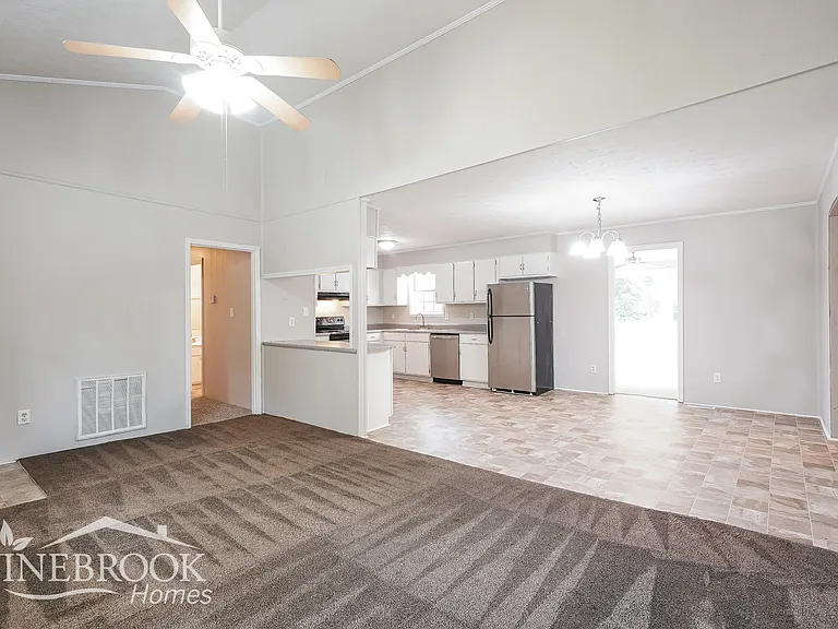 116 Trailside Dr — Photo 4