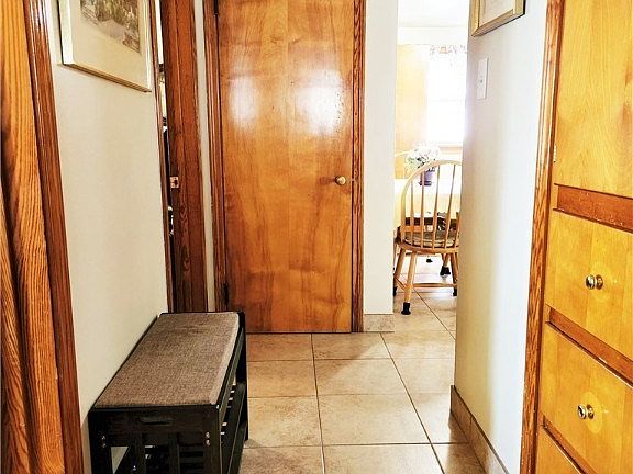 3rd image of 1097 Maryvale Dr