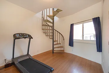 Rented by R New York