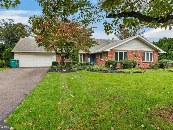 571 Valley Vw, Langhorne, PA 19047