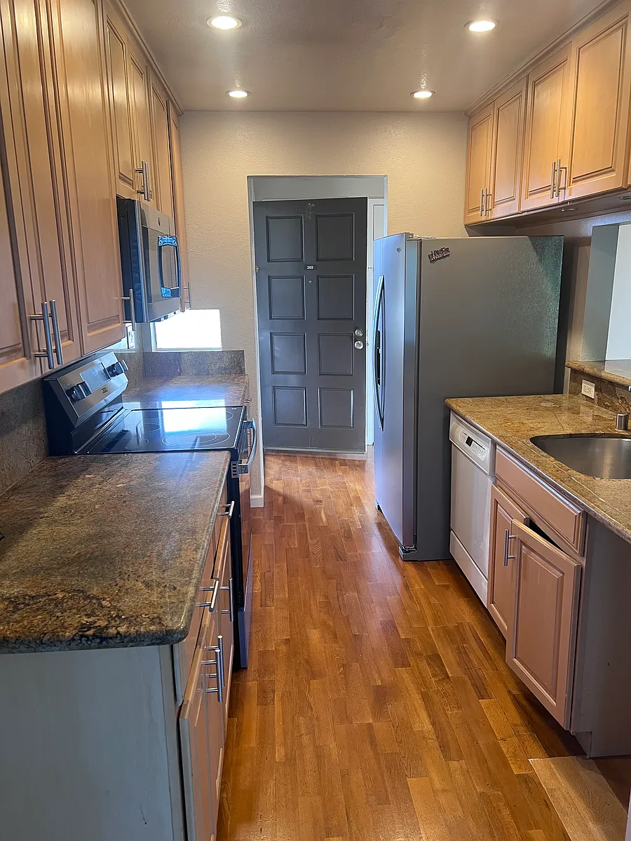 Building Photo - 21095 Gary Dr #303