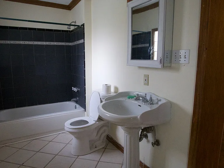 1020 Ferry St — Photo 14