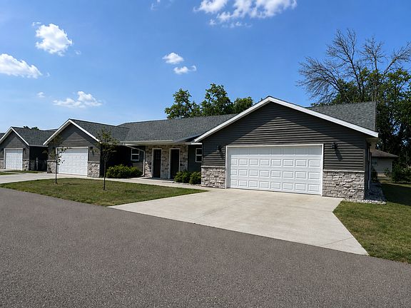 2nd image of 2485 Chestnut Dr