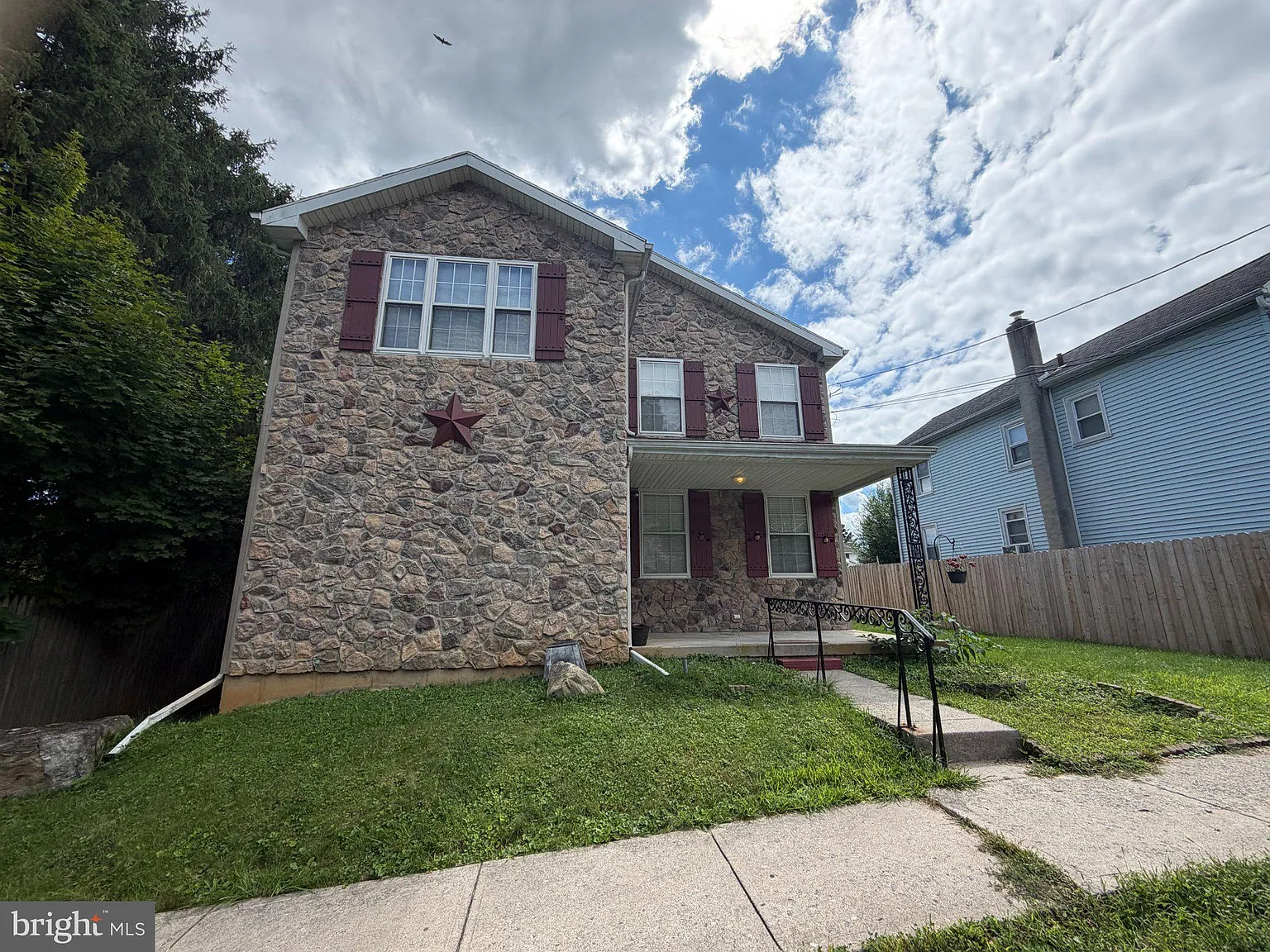 3 bed, 3.0 bath, 1770 sqft, $2,900 — Photo 2