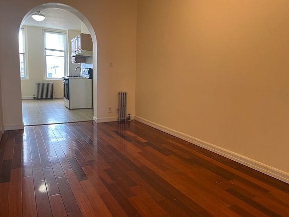 4th image of 47-36 Vernon Blvd #3R