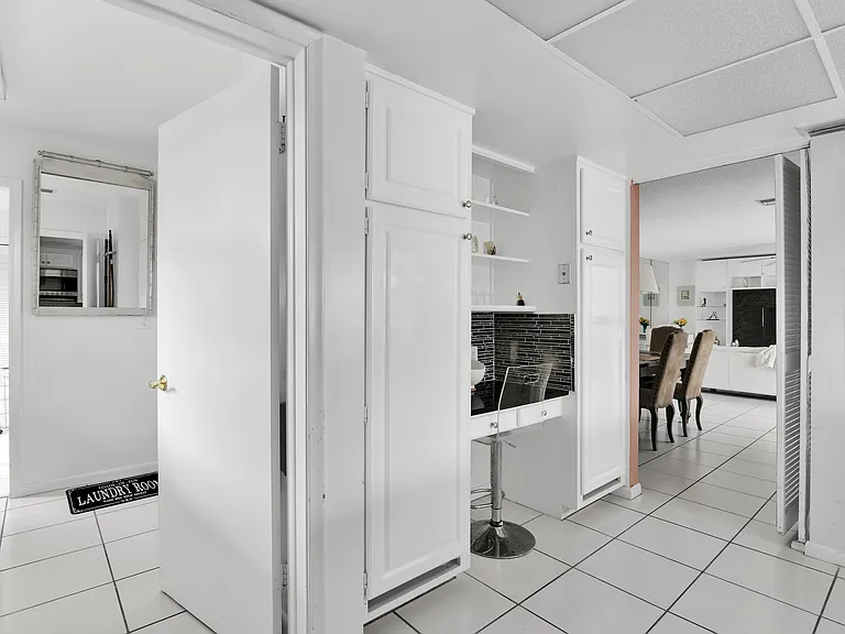 450 French Royale Cir — Photo 10