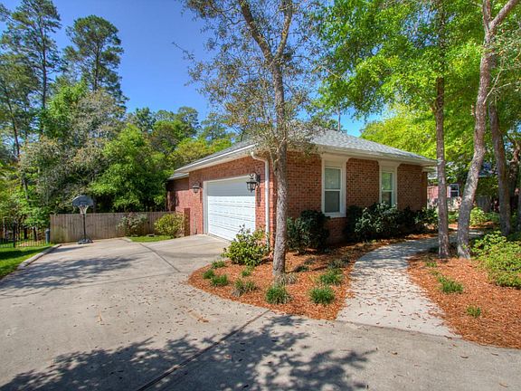 860 Coldwater Creek Cir-large-004-18-860