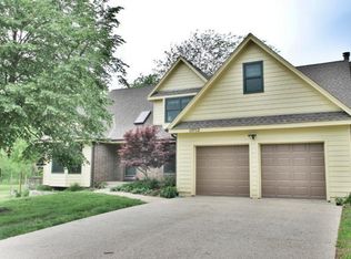 13712 S Lakeview Dr, Olathe, KS 66061