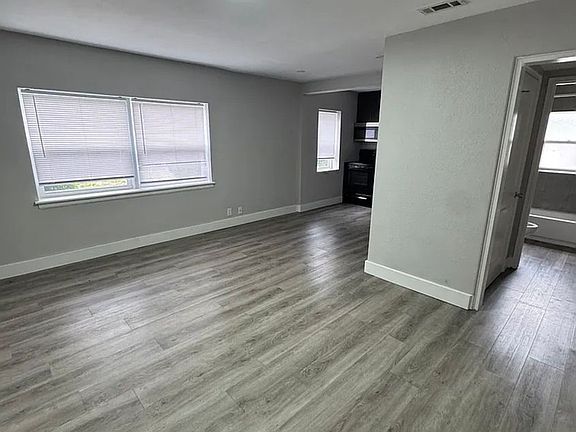 3rd image of 124 N Eddy St #15