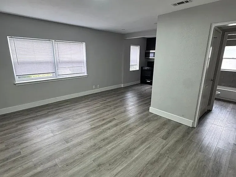 124 N Eddy St — Photo 3