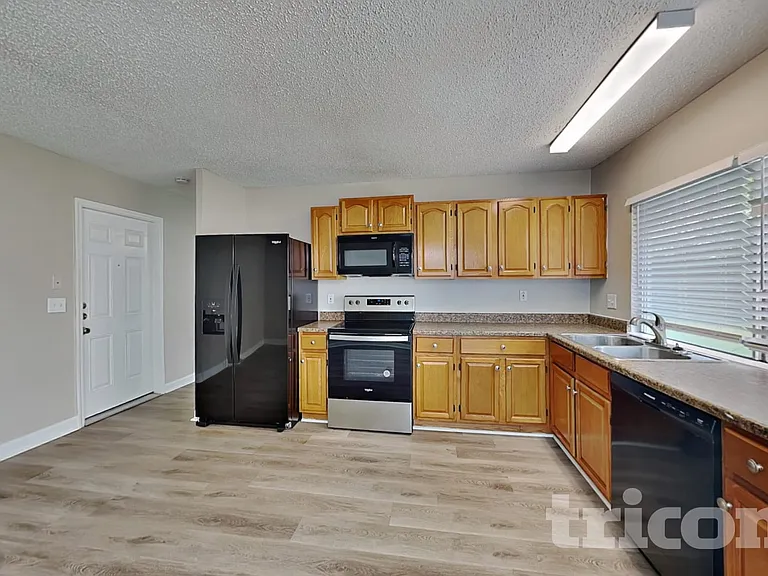 7326 Glen Trl — Photo 5