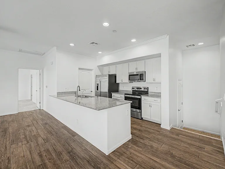 900 S Canal Dr #231 — Photo 1
