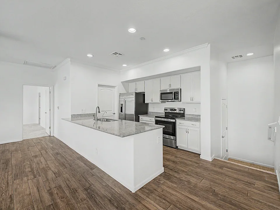 900 S Canal Dr #231