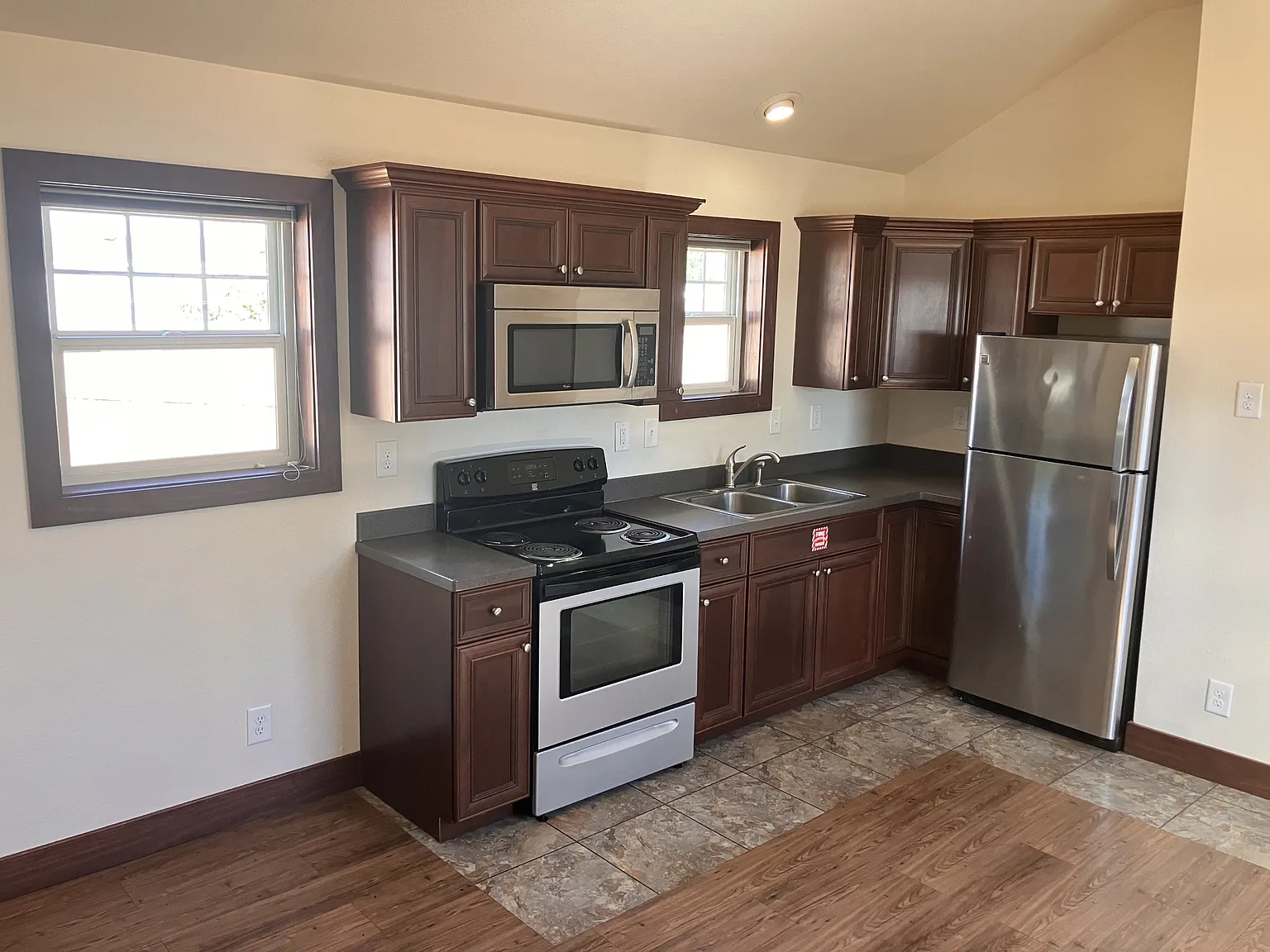 111 E. Cottonwood Drive - Cottonwood Cottages - 5 — Photo 2