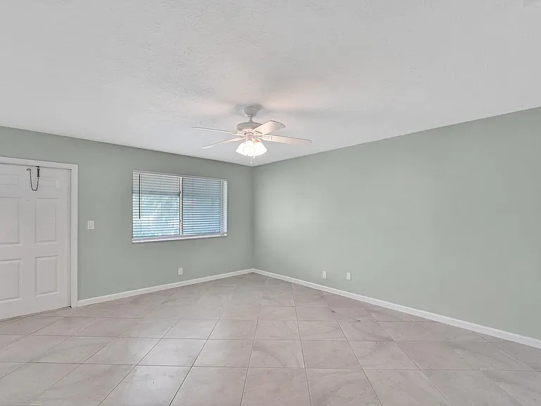 1250 Miami Rd #11 — Photo 11