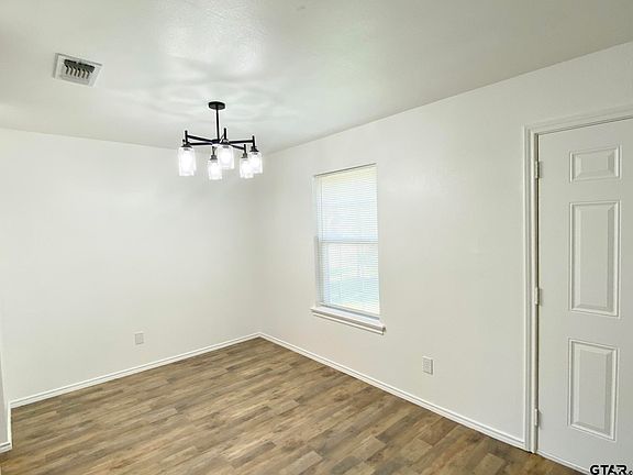 5th image of 501 Red Springs Ave