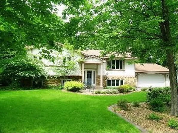 4300 Camelot Dr, Minnetonka, MN 55345