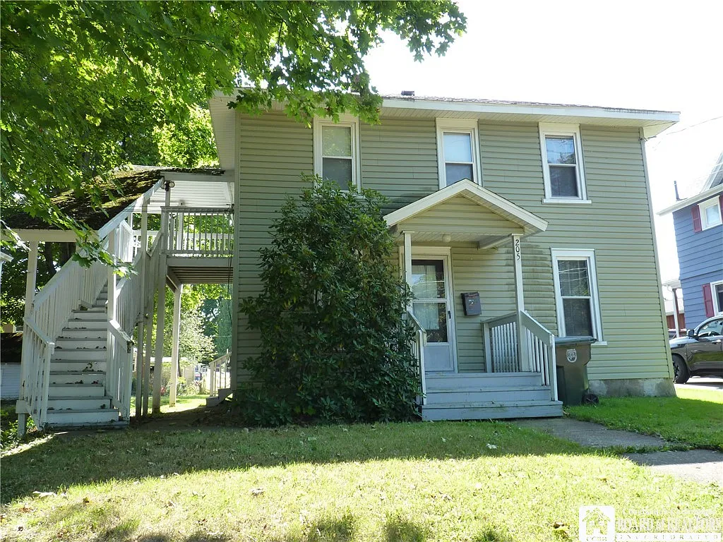 205 Front St photo 1