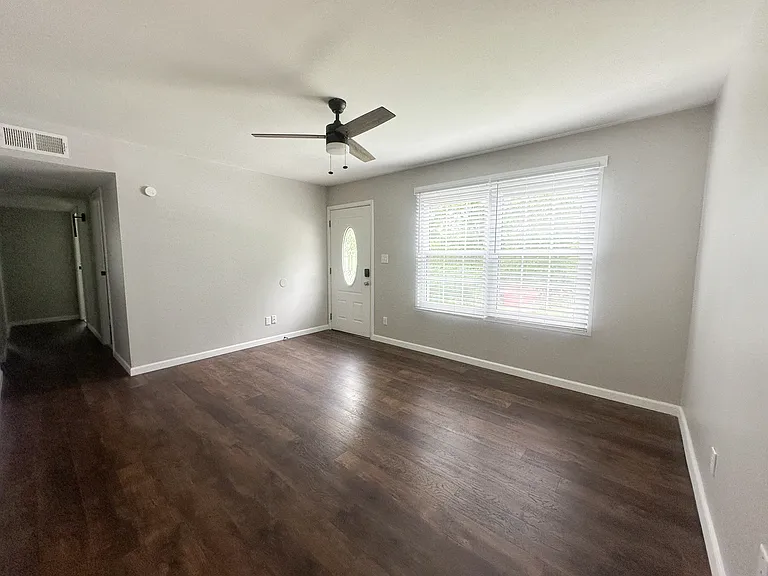 1512 Saint Andrew St — Photo 3