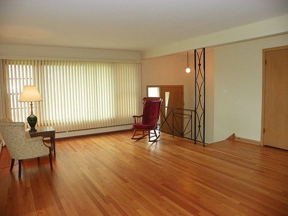 4th image of 2937 W 99th St