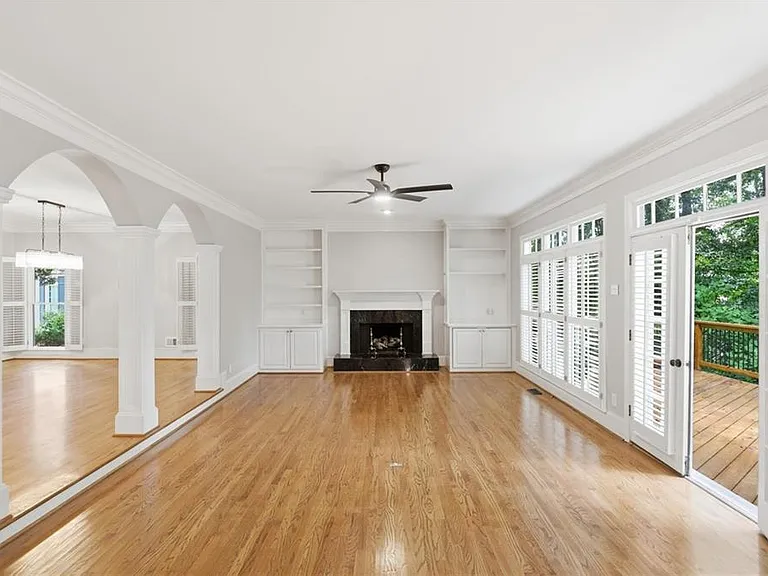 4563 Fountain Dr NE — Photo 7