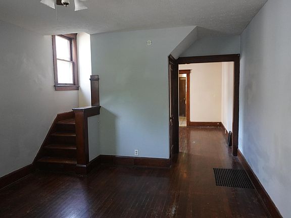 3rd image of 210-212 W 14th St