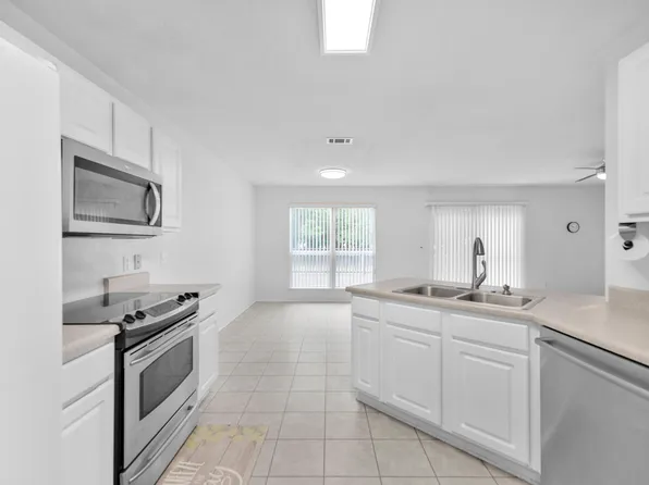 45 3rd St, Shalimar, FL 32579