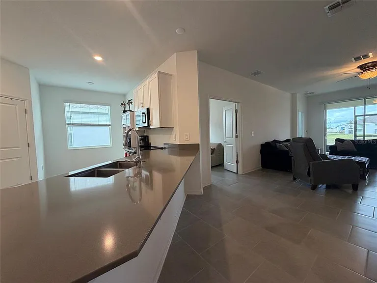 652 Grove St — Photo 8