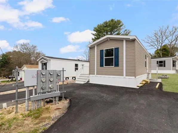 27 Foxtrot Dr, Charlestown, RI 02813