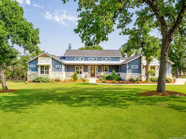 148 Hondo Rdg, La Vernia, TX 78121
