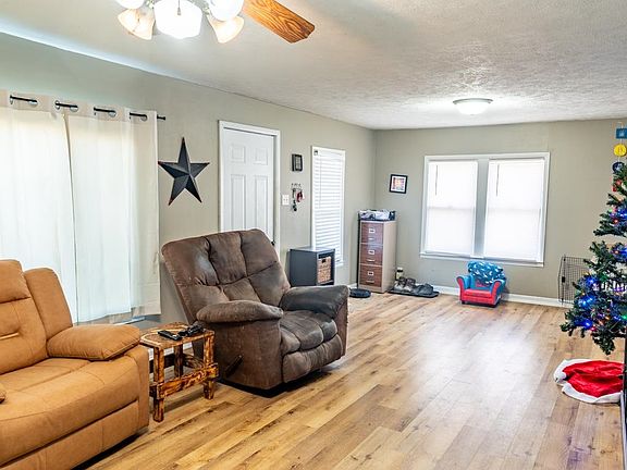5th image of 1122 E 9th Street