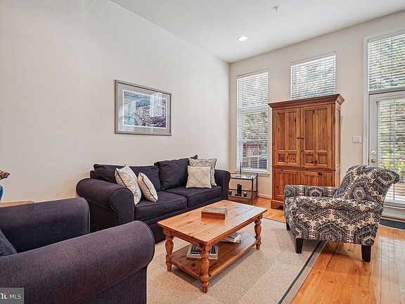 3rd image of 5505 Edson Ln