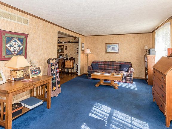 3rd image of 1402 N Mutz Dr