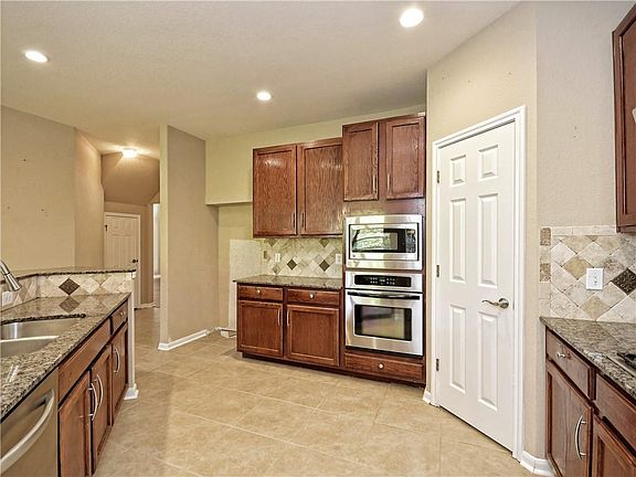 4th image of 206 Olympic Dr