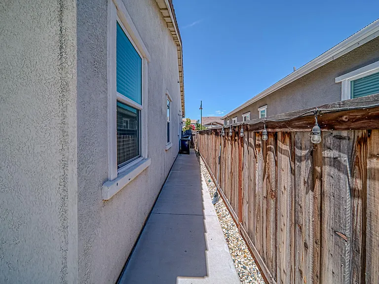 1914 Balsam Ct — Photo 10