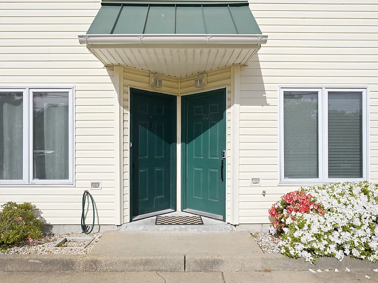 1720 Baltic Ave — Photo 37
