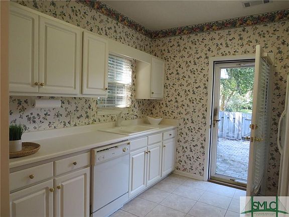 3rd image of 38 Olde Towne Place Dr